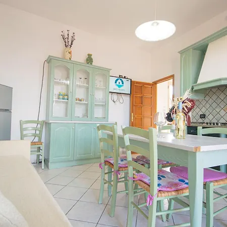 Mandras 2 Apartment La Caletta