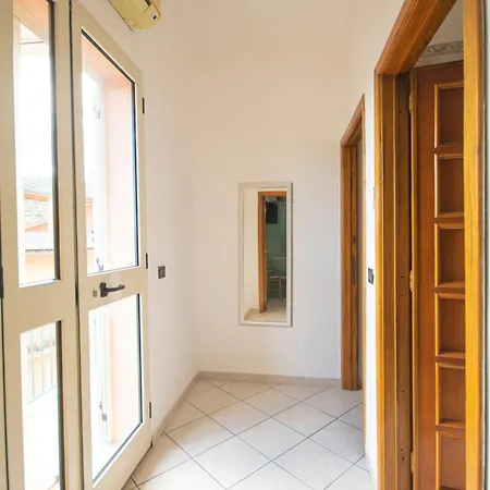 Mandras 2 Apartment La Caletta
